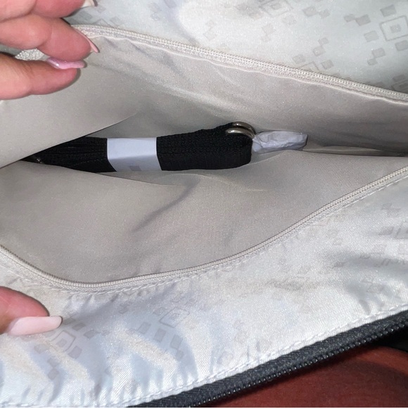 Thirty-One Weekender Bag - Picture 4 of 8